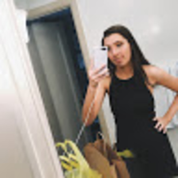 Meet your Posher, Zoe - Picture 1 of 1